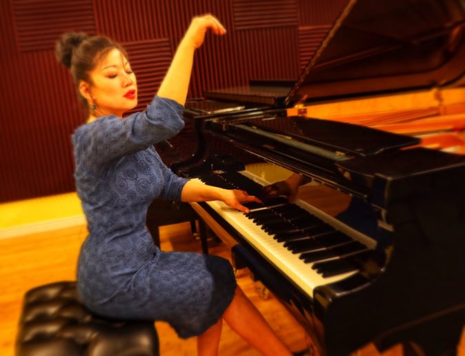 Gallery photo 4 of Jasmine the Pianist