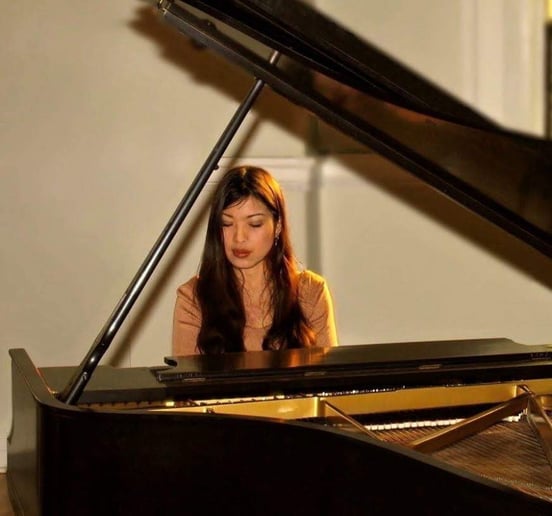Gallery photo 7 of Jasmine the Pianist