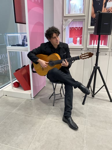 Gallery photo 6 of Javier Suarez Guitarist