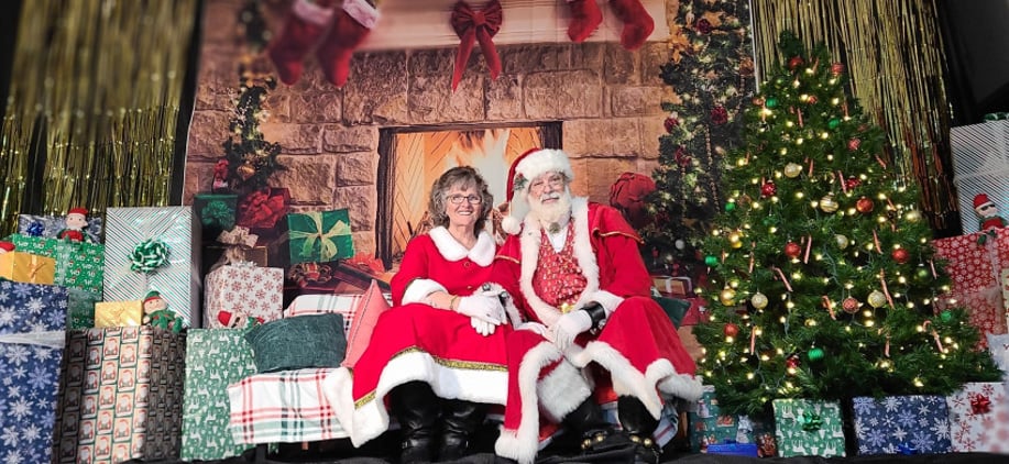 Gallery photo 3 of Jax Santa