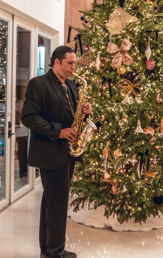 Gallery photo 4 of One Man Band Saxophone Player
