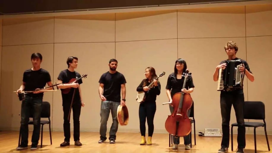 Gallery photo 4 of Yuexin Chen - Jazz Banjoist - the Do-Rights! Jazz Band