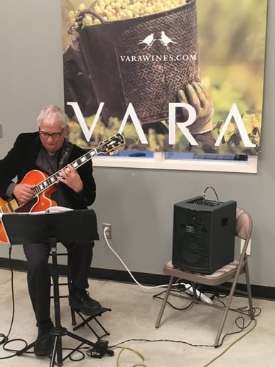 Gallery photo 4 of Jazz Guitar Elegante