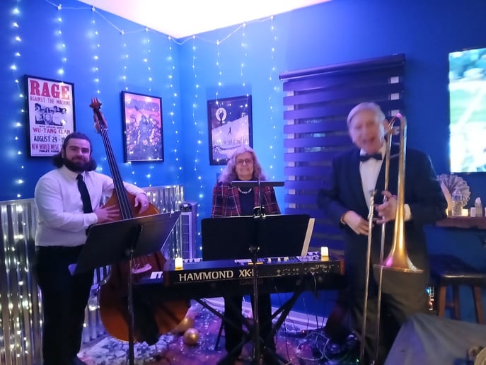 Gallery photo 2 of Lynne Hamer Jazz Trio