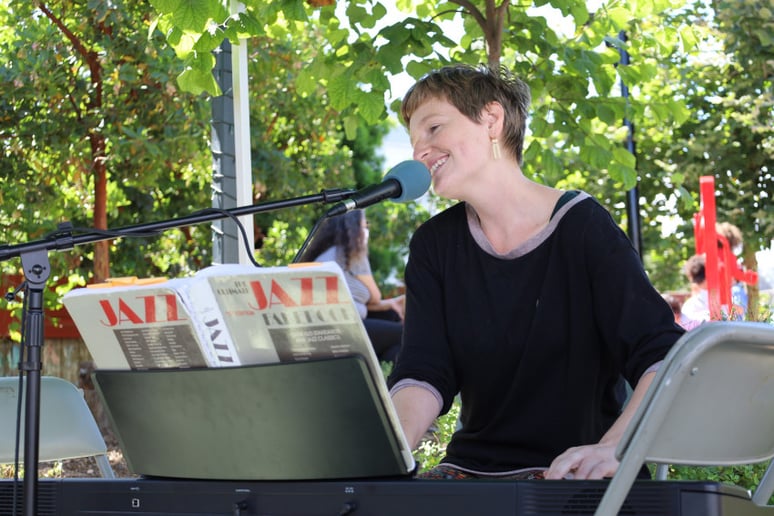 Gallery photo 3 of Jazz Pianist and Vocalist