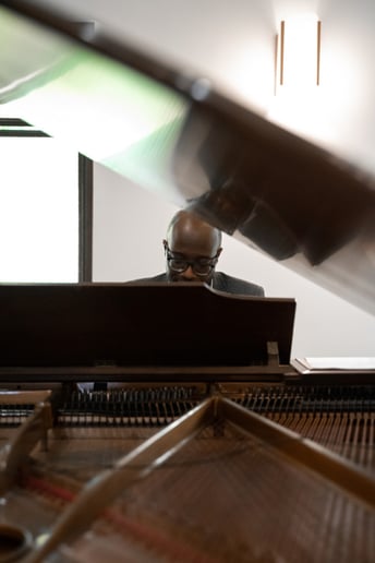 Gallery photo 1 of Jazz Piano Player for Private Events