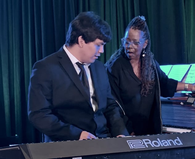 Gallery photo 2 of Jazz, Pop, And Rnb Keyboard Services