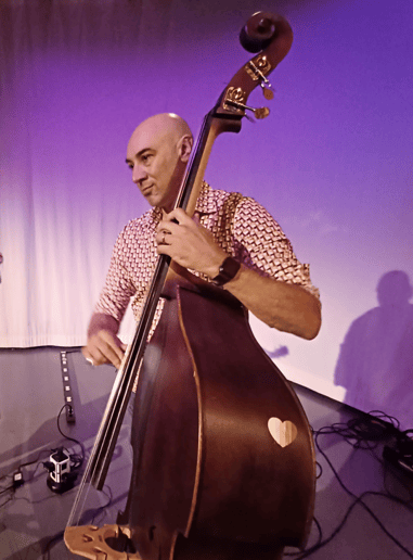 Gallery photo 3 of Jazz, Reggae, Soul & Groove Bassist
