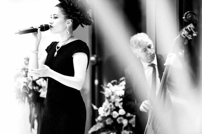 Gallery photo 2 of Jazz singer Victoria