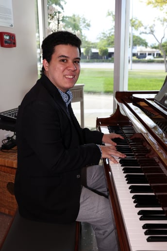 Gallery photo 8 of Guillermo Tomas - Jazz/Wedding/Solo/Duo/Trio/Quartet