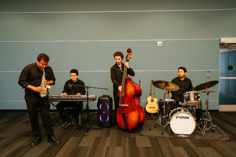 Gallery photo 1 of Guillermo Tomas - Jazz/Wedding/Solo/Duo/Trio/Quartet