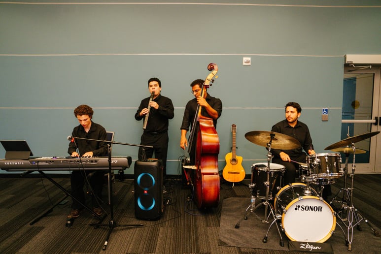 Gallery photo 5 of Guillermo Tomas - Jazz/Wedding/Solo/Duo/Trio/Quartet