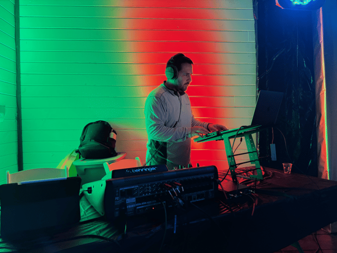 Gallery photo 4 of JB DJ'ing