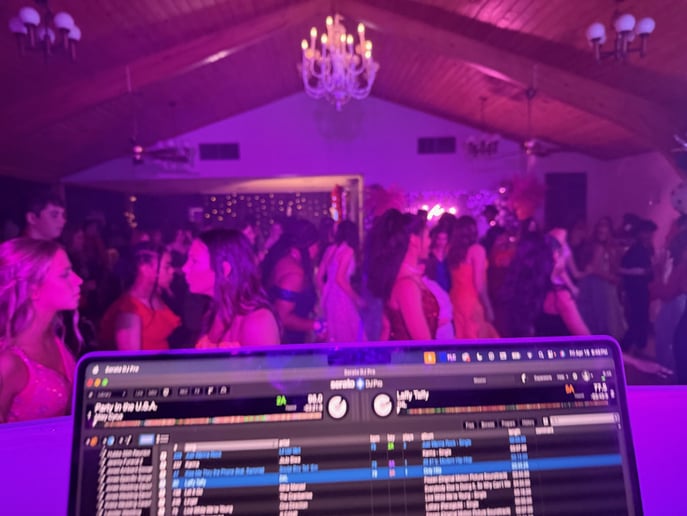 Gallery photo 11 of JB DJ'ing