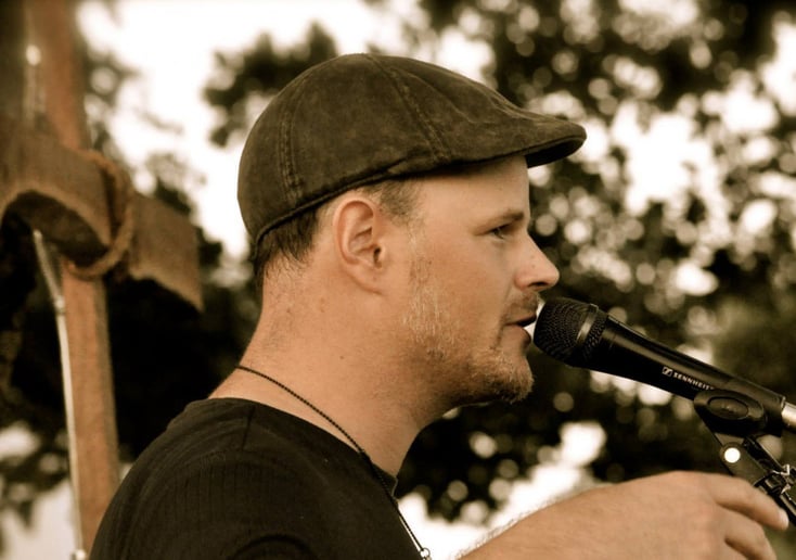 Gallery photo 5 of Jeff James - A Modern One Man Band