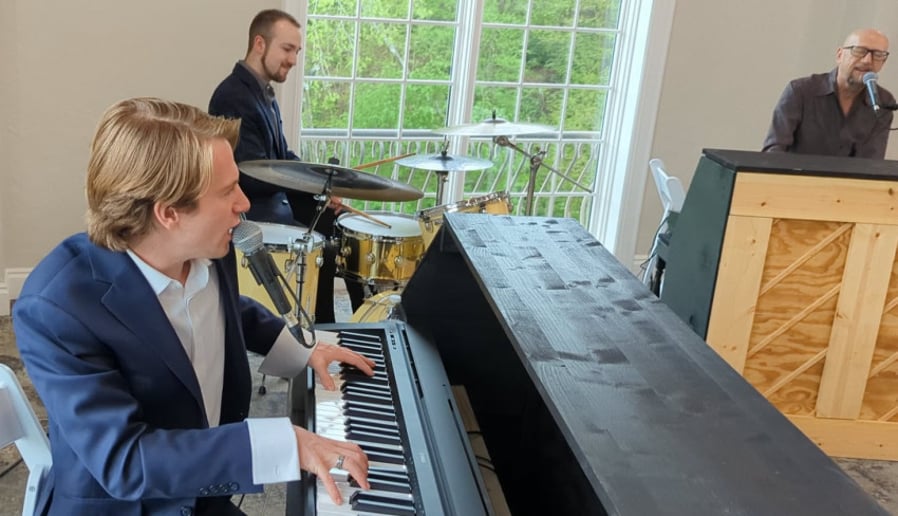 Gallery photo 3 of Jeffrey Bowen Music and Dueling Pianos