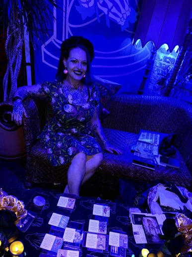 Gallery photo 2 of Jen Reads Tarot