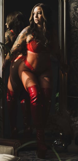 Gallery photo 3 of Jenni FoXx