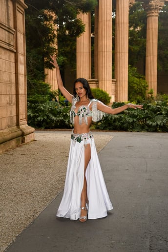 Gallery photo 9 of Jennifer Estrella Bellydance