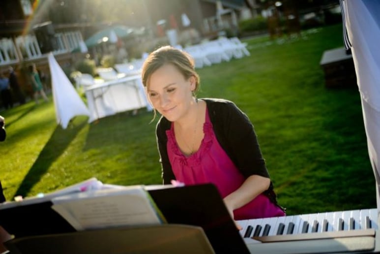 Gallery photo 2 of Jennifer Iovanne, Piano and Voice