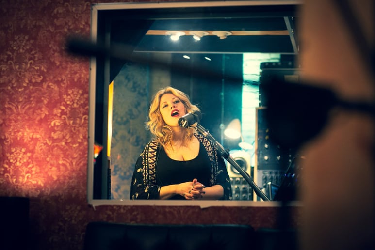 Gallery photo 1 of Jennifer Silva, Soulful Vocalist