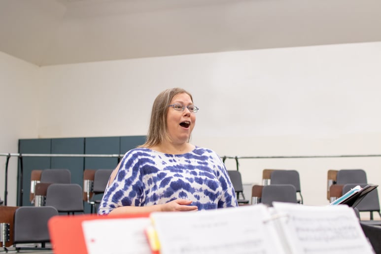 Gallery photo 2 of Jennifer Sings
