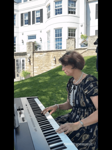 Gallery photo 2 of Jennifer Smele Professional Pianist