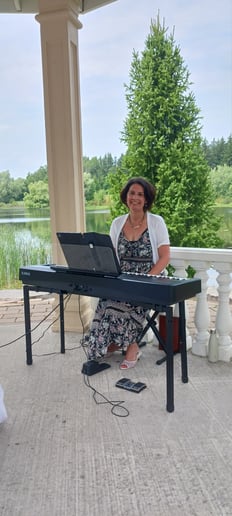 Gallery photo 5 of Jennifer Smele Professional Pianist