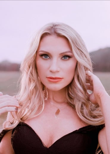 Gallery photo 1 of Jenny Grace