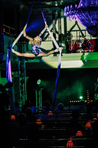 Gallery photo 10 of Jenny Kim Thiem - Duo Gravity