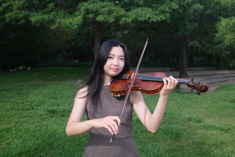 Gallery photo 2 of Jenny Qin Violin