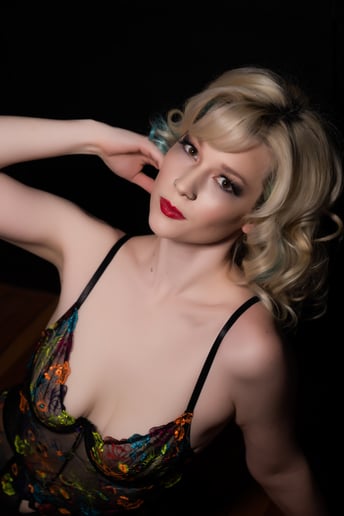 Gallery photo 3 of Jensen Loren