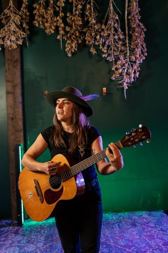 Gallery photo 3 of Jeny and the Bets/Jenn Fortin