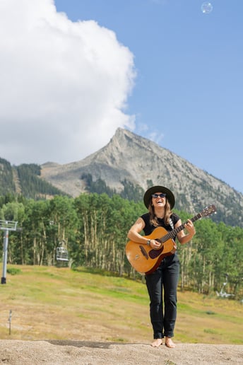 Gallery photo 4 of Jeny and the Bets/Jenn Fortin