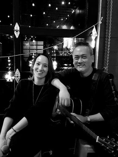 Gallery photo 2 of Jess + Henry, Unplugged