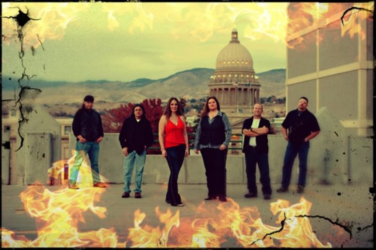 Gallery photo 3 of JessAnn & The Lightning River Band