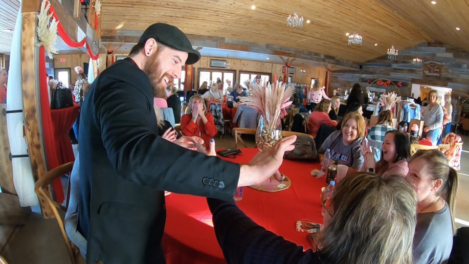 Gallery photo 4 of Jesse James - Comedy Magic & Mentalism