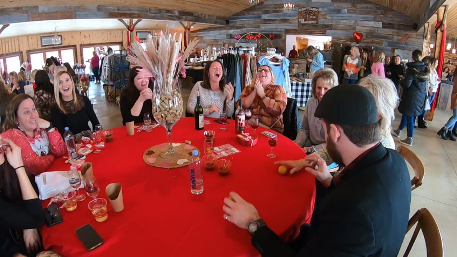 Gallery photo 7 of Jesse James - Comedy Magic & Mentalism