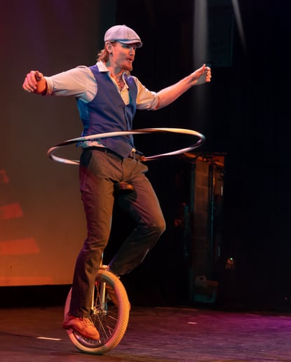 Gallery photo 6 of Jesse The Juggler Show