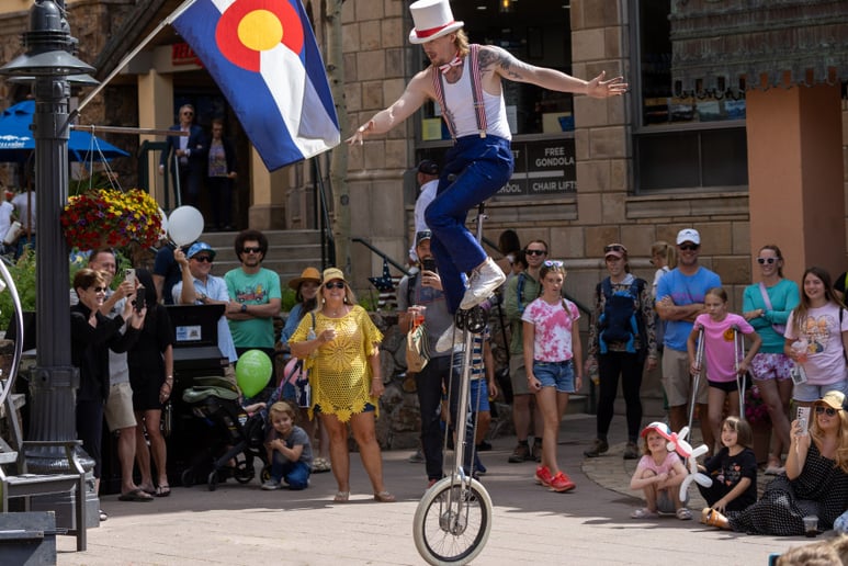 Gallery photo 7 of Jesse The Juggler Show