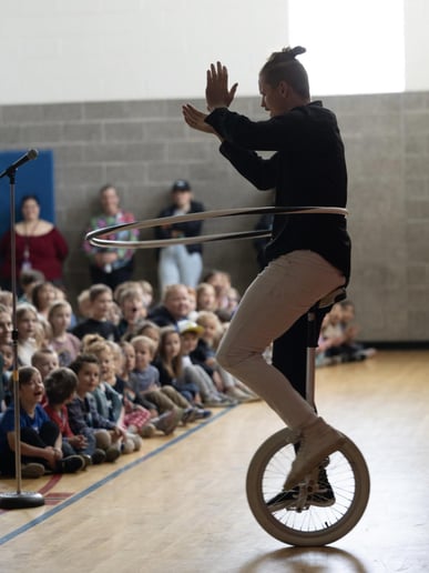 Gallery photo 8 of Jesse The Juggler Show