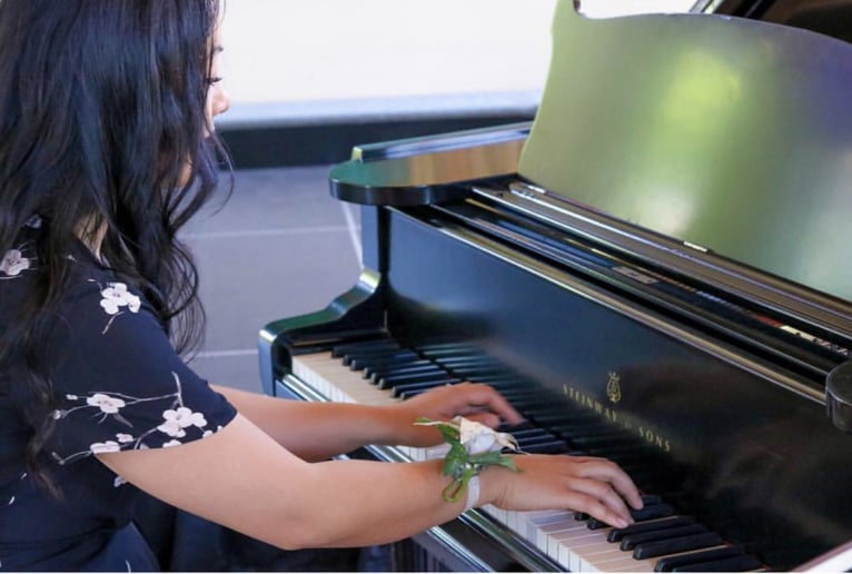 Gallery photo 5 of Jessica La Music