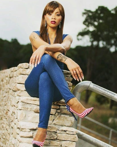 Gallery photo 9 of Jessica Meshaun