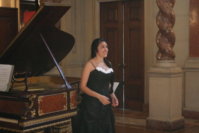 Gallery photo 1 of Jessica Victoria: Songstress and Storyteller