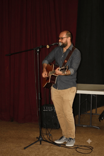 Gallery photo 2 of Jesus L. Acoustic