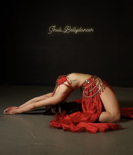 Gallery photo 4 of Jhuli bellydancer