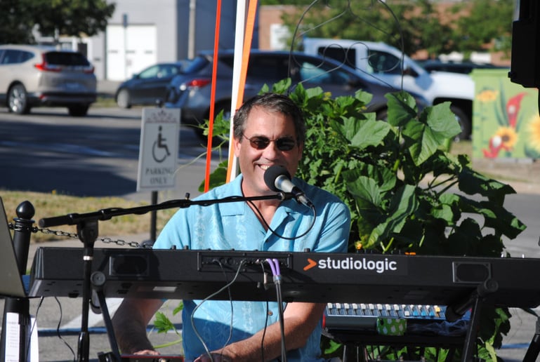 Gallery photo 1 of Jim E Leggs Trio