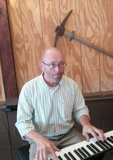 Gallery photo 1 of Jim Keefe, singing pianist