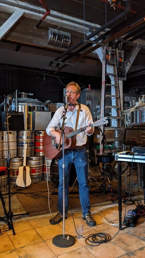 Gallery photo 2 of Jim Knable the Funny Singer/Songwriter