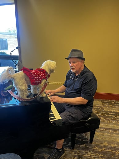 Gallery photo 4 of Jim Manus Plays Piano